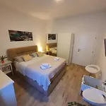 Anica & Gabriela Appartement Makarska