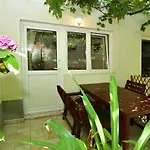 Anica & Gabriela Appartement Makarska