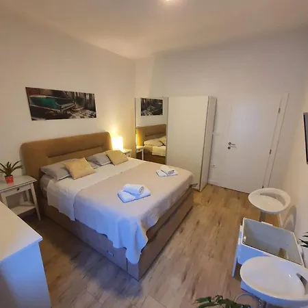 Anica & Gabriela Apartamento Makarska