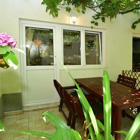Anica & Gabriela Apartamento Makarska