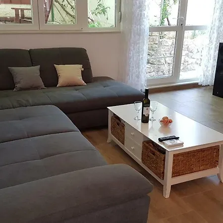 Anica & Gabriela Apartamento Makarska